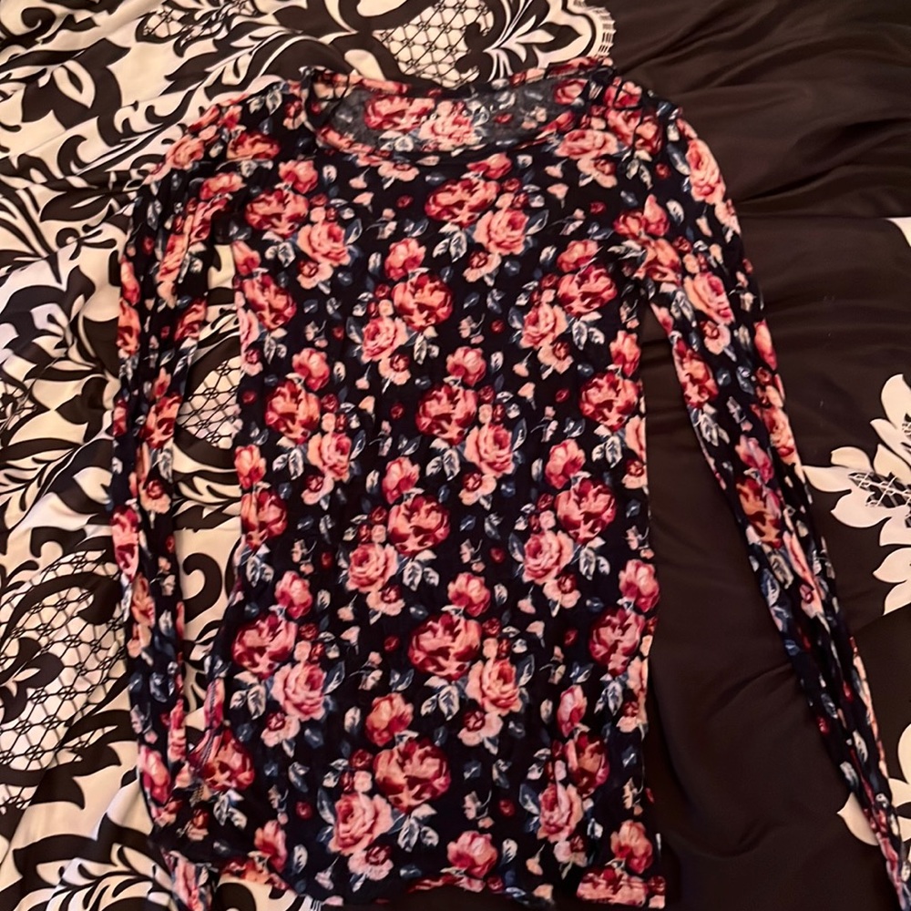Small Aeropostale sheer flower long sleeve